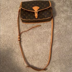 Louis Vuitton camera bag crossbody. Authentic